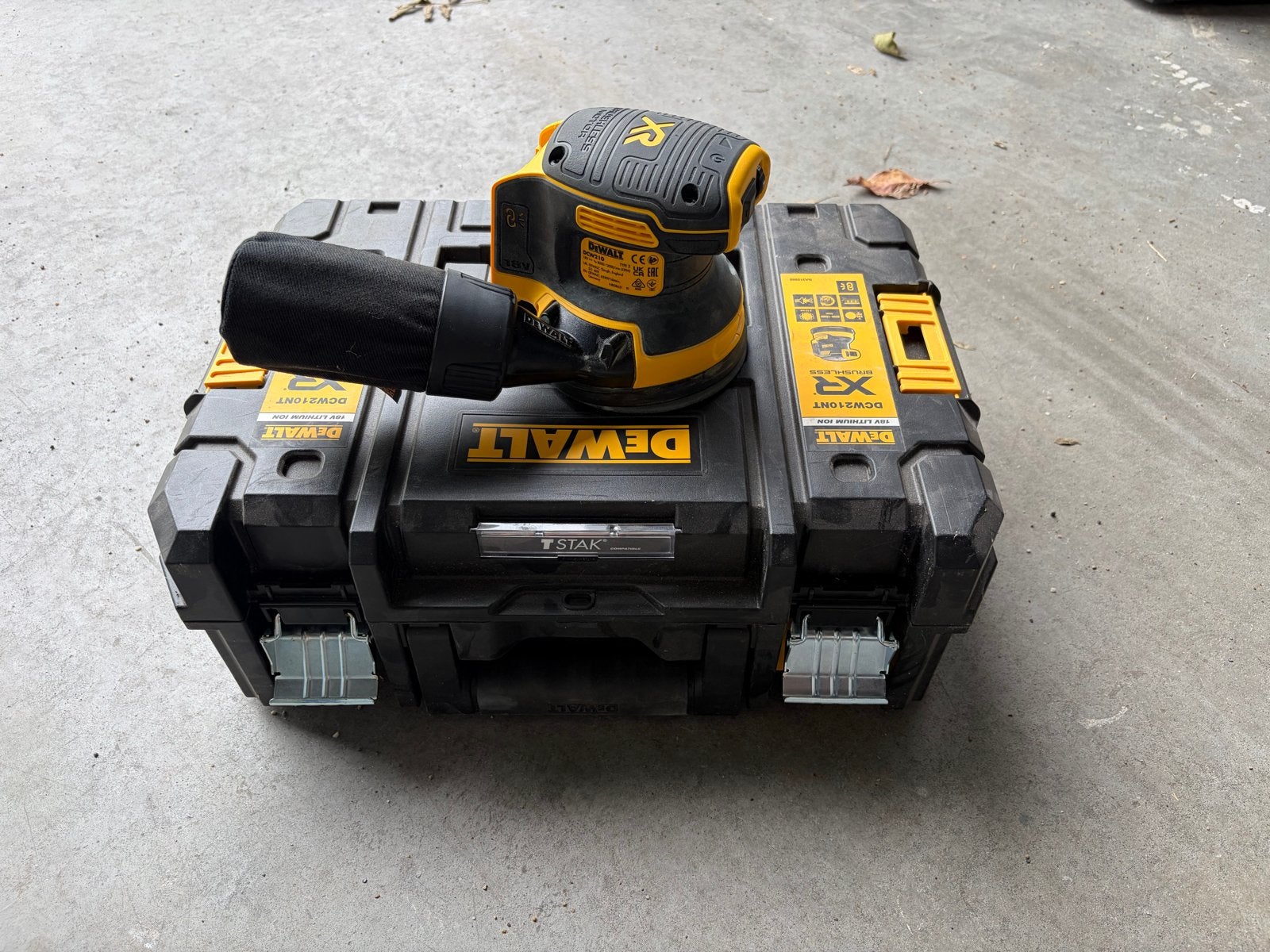 DeWalt Excentrische Schuurmachine DCW210NT met TSTAK koffer, Ophalen, Zo goed als nieuw, Minder dan 600 watt, Excentrische schuurmachine