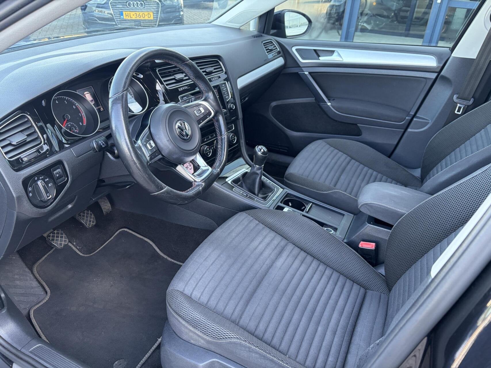 Volkswagen Golf 1.2 TSI Business Edition R Connected pano, Auto's, Voorwielaandrijving, Stof, Gebruikt, 4 cilinders