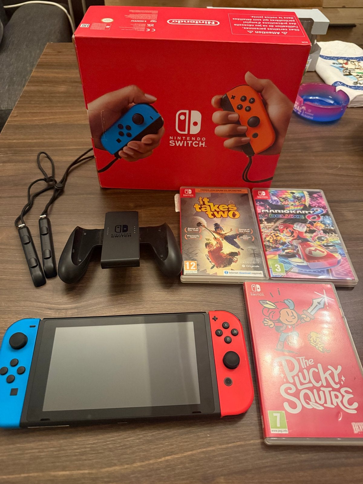 Nintendo Switch met spellen en accessoires, z.g.a.n., Ophalen, Met games, Met 2 controllers, Zo goed als nieuw