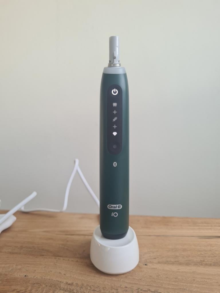 Oral-B iO Series 5 elektrische tandenborstel + lader, Witgoed en Apparatuur, Ophalen of Verzenden, Nieuw, Mondverzorging