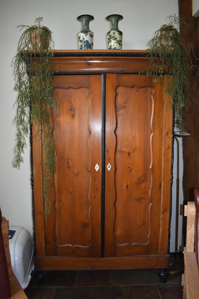 Biedermeier-stijl tweedeurskast, Ophalen