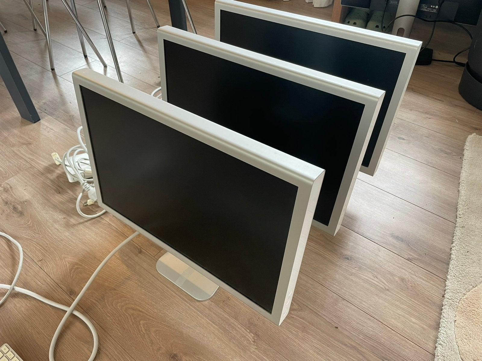 Apple Cinema Display schermen – set van 4 stuks incl. kabels, Computers en Software, Ophalen, Overige typen, Onbekend, 60 Hz of minder