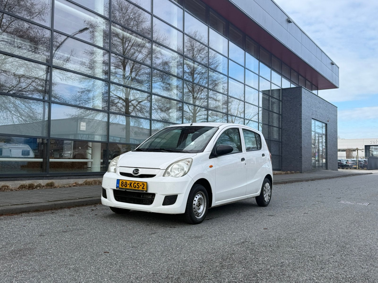 Daihatsu Cuore 1.0 5D 2009 Wit zuinige auto!, Auto's, Daihatsu, Voorwielaandrijving, 600 kg, 18 €/maand, 4 stoelen