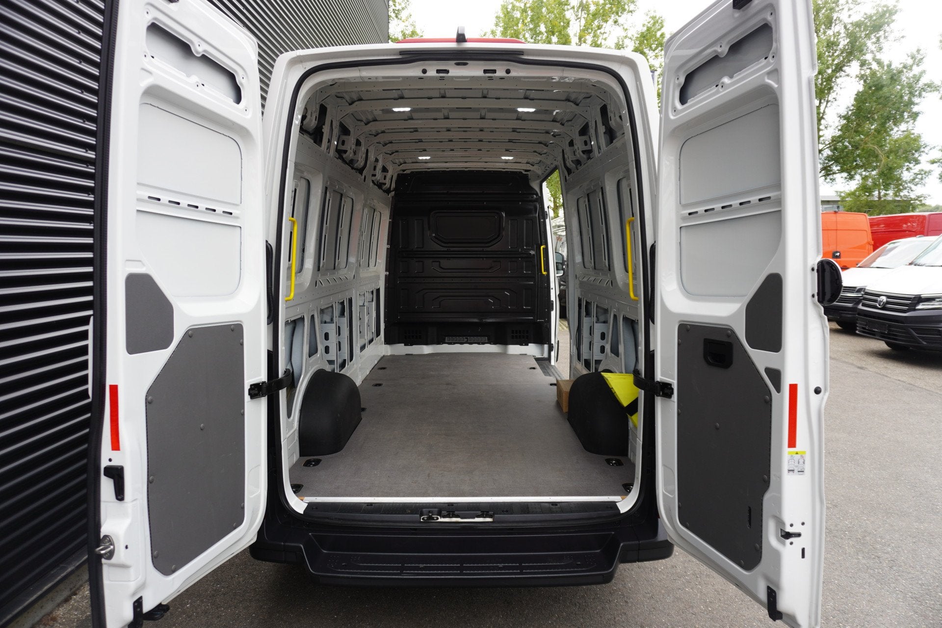 Volkswagen Crafter 180pk L4H3/L3H2 Apple Carplay Camera Navi, Voorwielaandrijving, Gebruikt, 4 cilinders, Start-stop-systeem