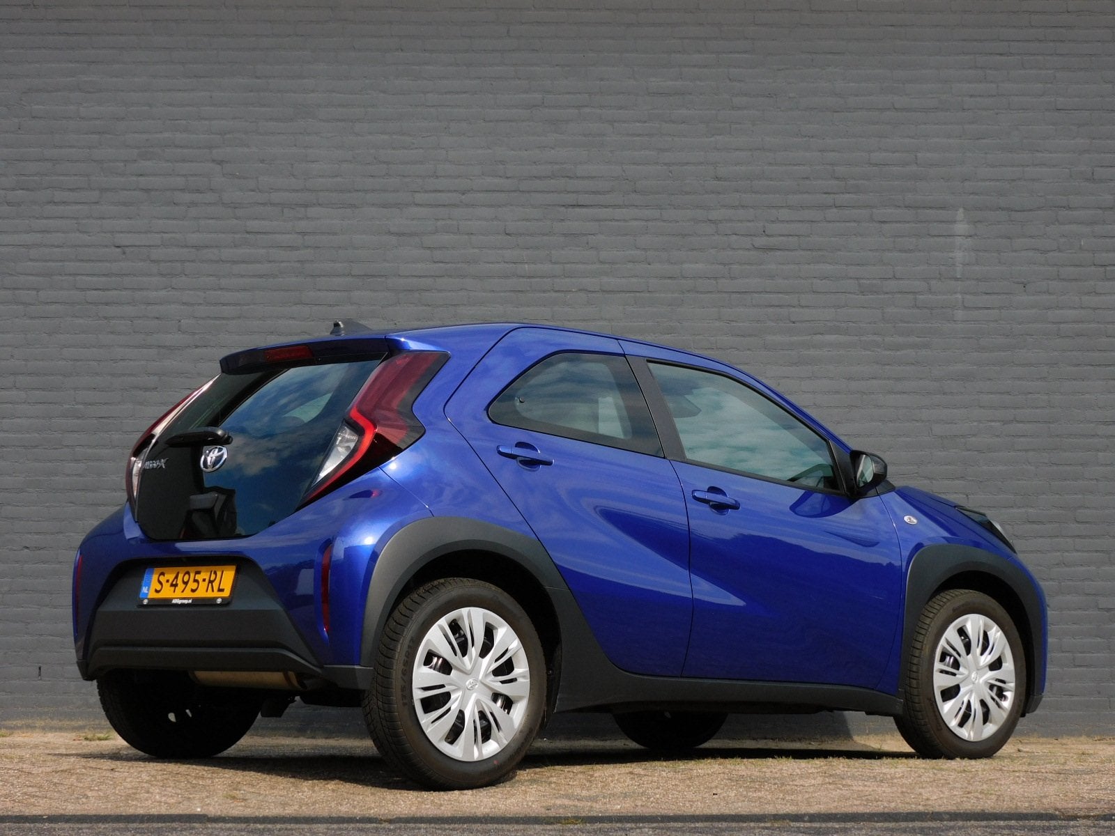 Toyota Aygo X 1.0 VVT-i MT Play CARPLAY/ANDROID! CAMERA! BLU, Dealer onderhouden, Stof, Gebruikt, 920 kg