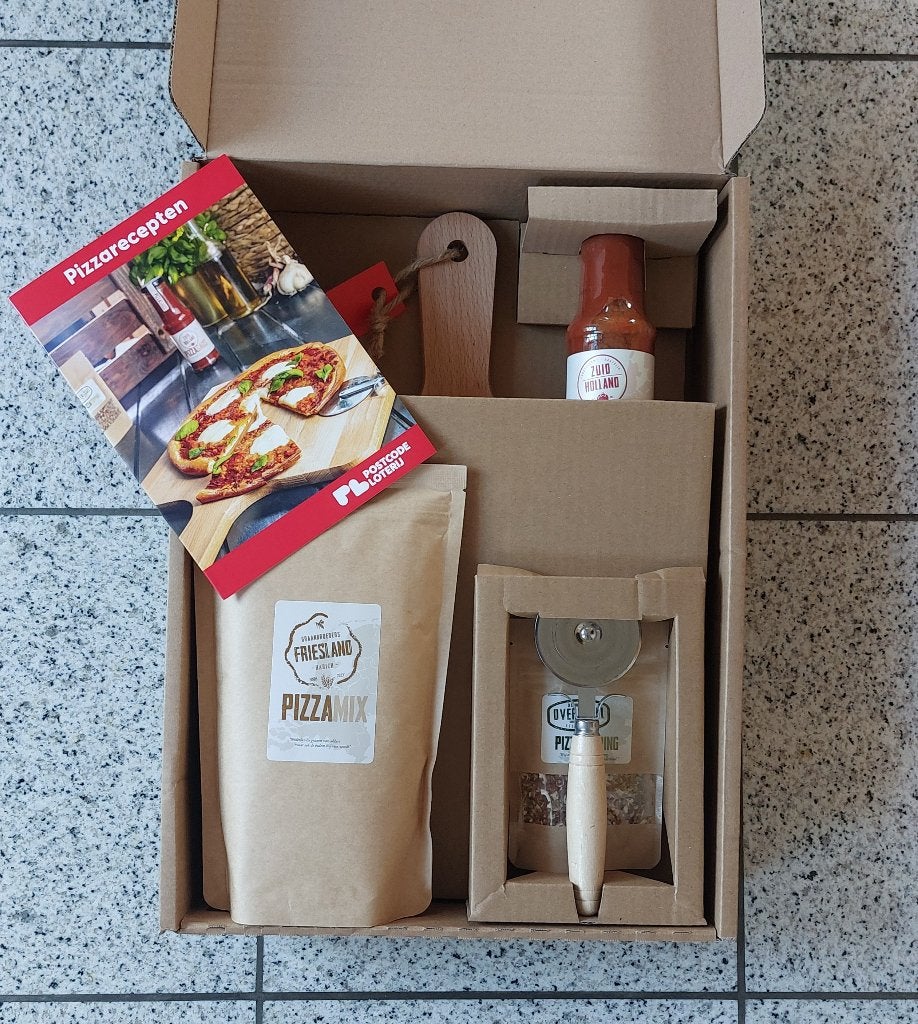 Postcodeloterij pizzaset, pizzapakket met mooie snijplank, Huis en Inrichting, Overige typen, Ophalen of Verzenden, Nieuw