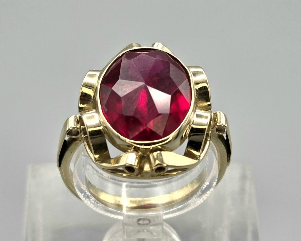 gouden Vintage ring met edelsteen robijn. 2026/458