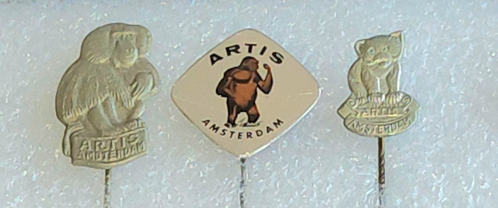 3 Speldjes Dierentuin Artis Amsterdam, Ophalen of Verzenden, Gebruikt, Dier of Natuur, Speldje of Pin