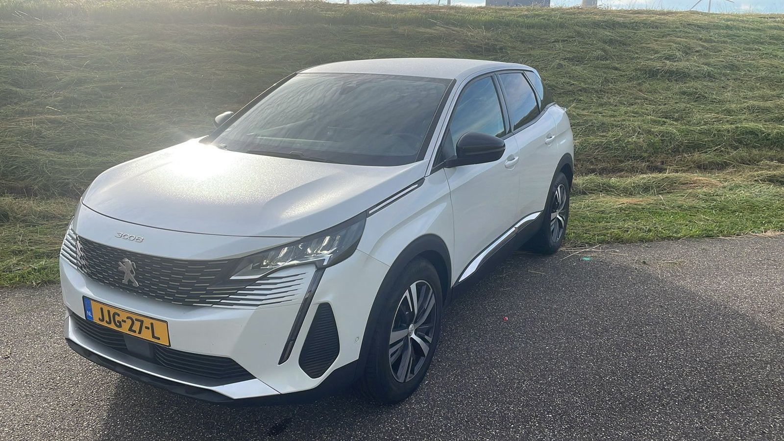 Peugeot 3008 1.2 Puretech 130pk S&S Eat8 2022 Wit, Auto's, Stof, Parkeerassistent, 1295 kg, 1199 cc