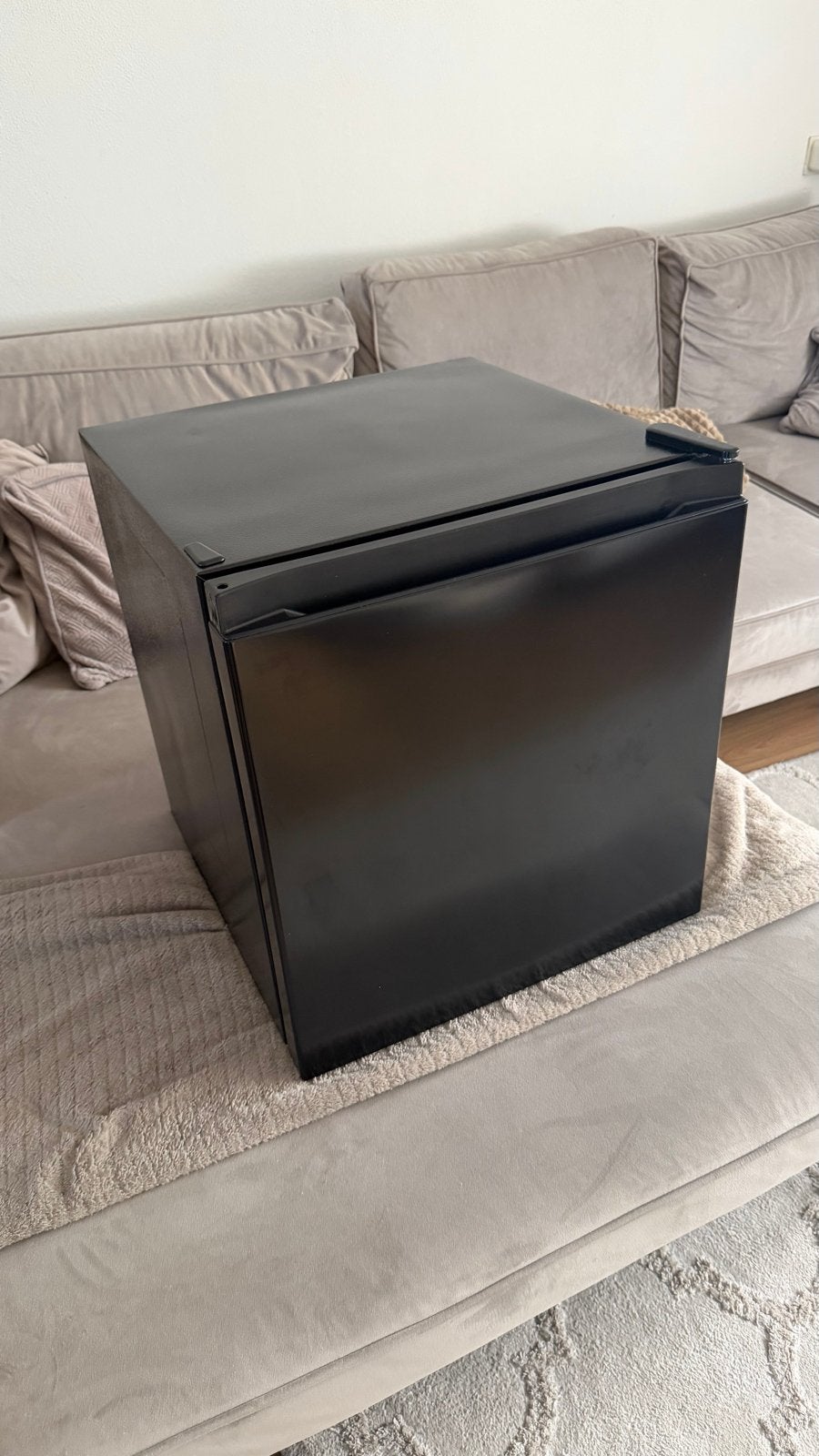 Compacte EVERGLADES Mini-koelkast, Witgoed en Apparatuur, Zonder vriesvak, Ophalen of Verzenden, Minder dan 45 cm, Minder dan 85 cm