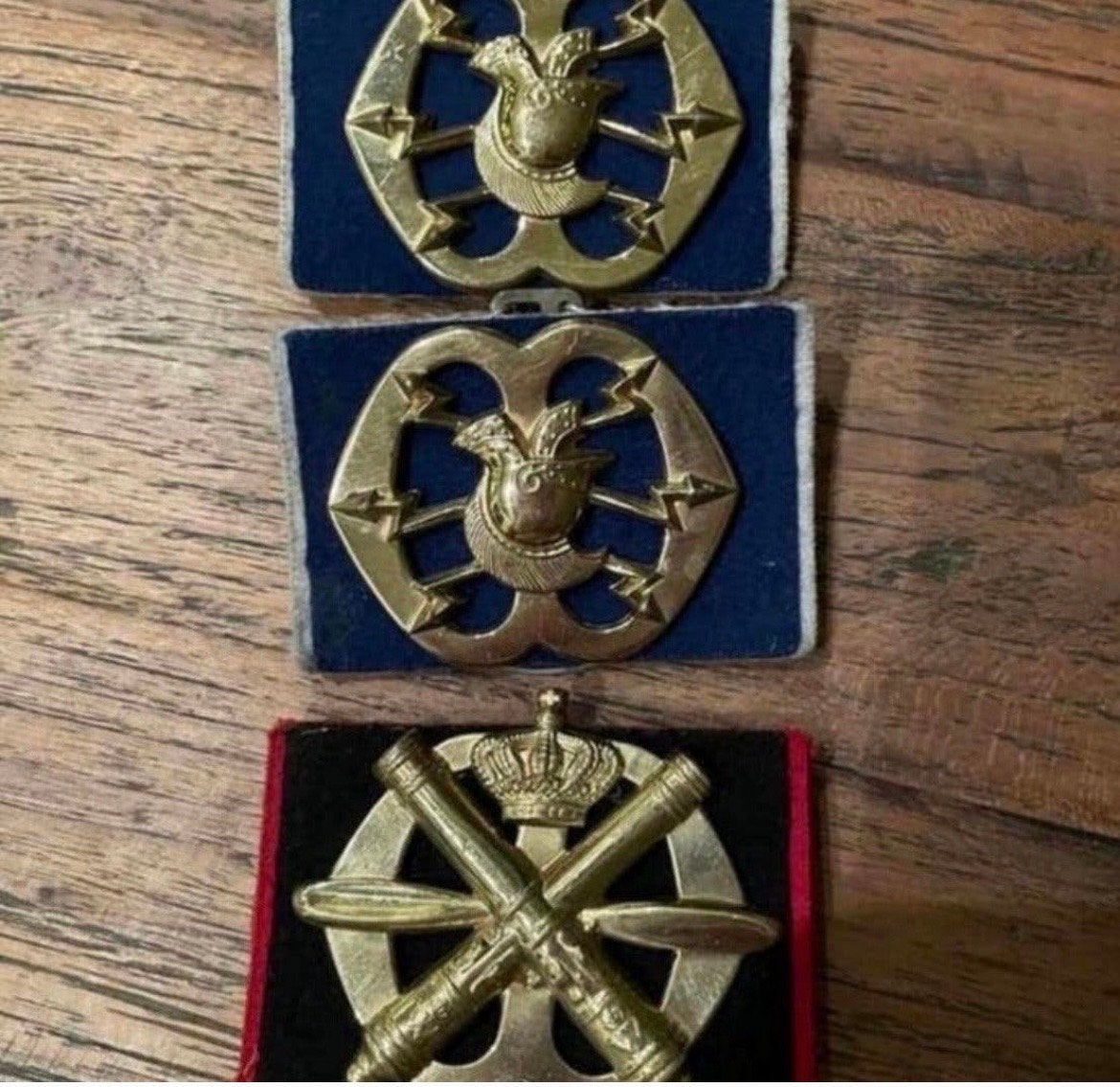 Militaire emblemen: Landmacht en Luchtmacht insignes, Ophalen of Verzenden, Landmacht, Nederland, Embleem of Badge