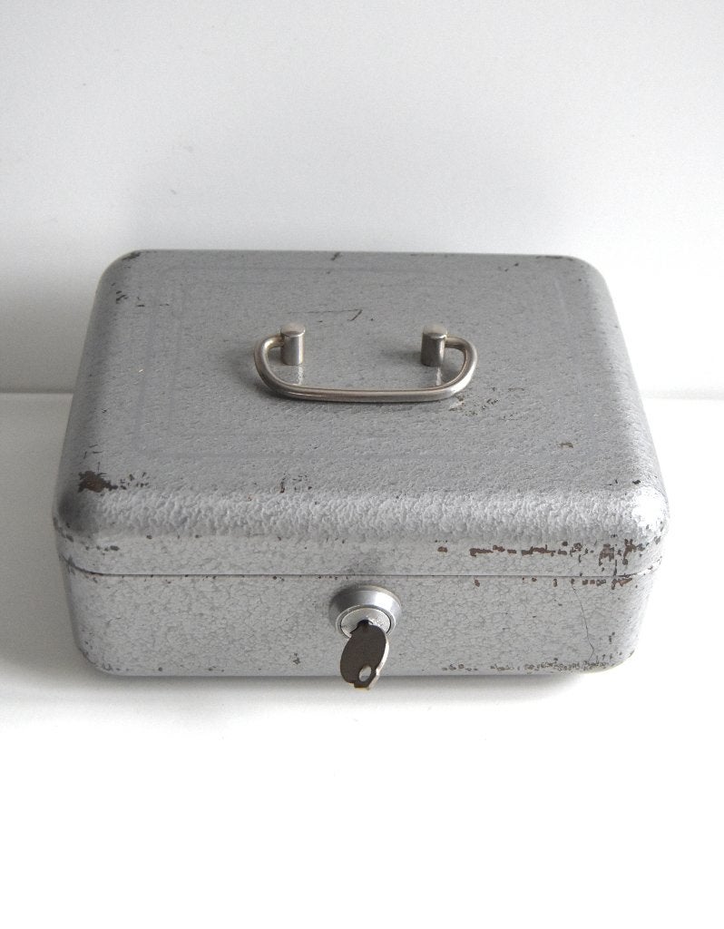 Vintage Oost Duits Geldkistje met sleutel en kleingeld inzet, Ophalen of Verzenden