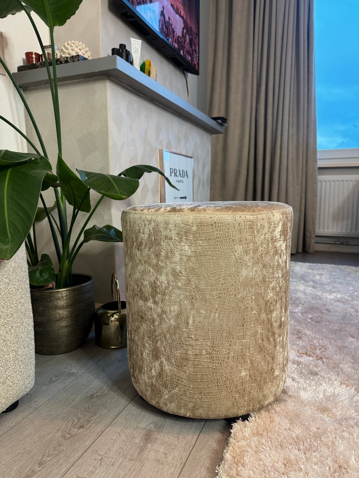 Claudi poef met krokodil print glans - 44 cm hoog, Huis en Inrichting, Ophalen, Minder dan 50 cm, Rond, Zo goed als nieuw