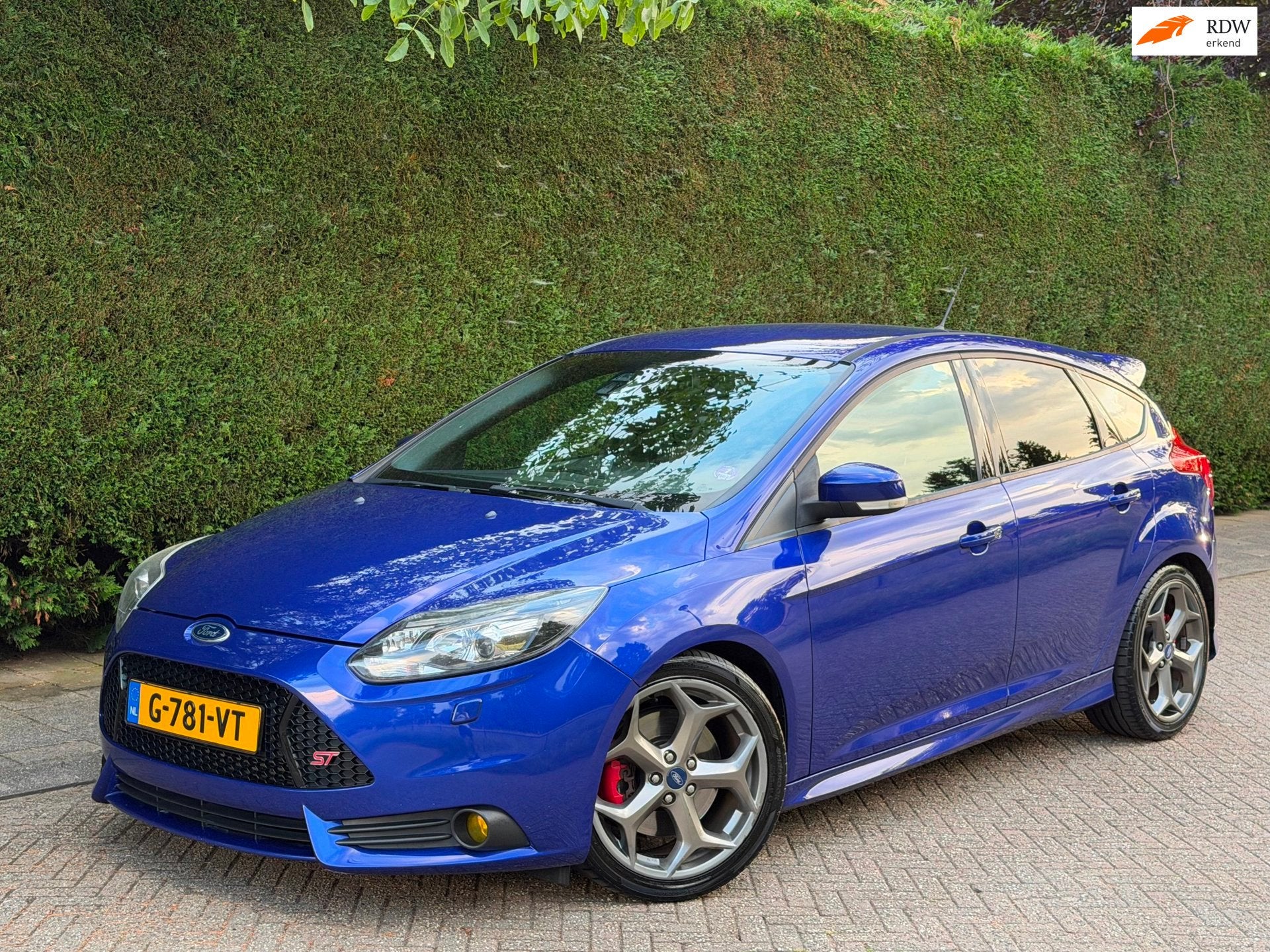 Ford Focus 2.0 EcoBoost ST-3 RIJDT NIEUW/ZEER NETJES/RECARO!, Gebruikt, Zwart, 4 cilinders, Blauw