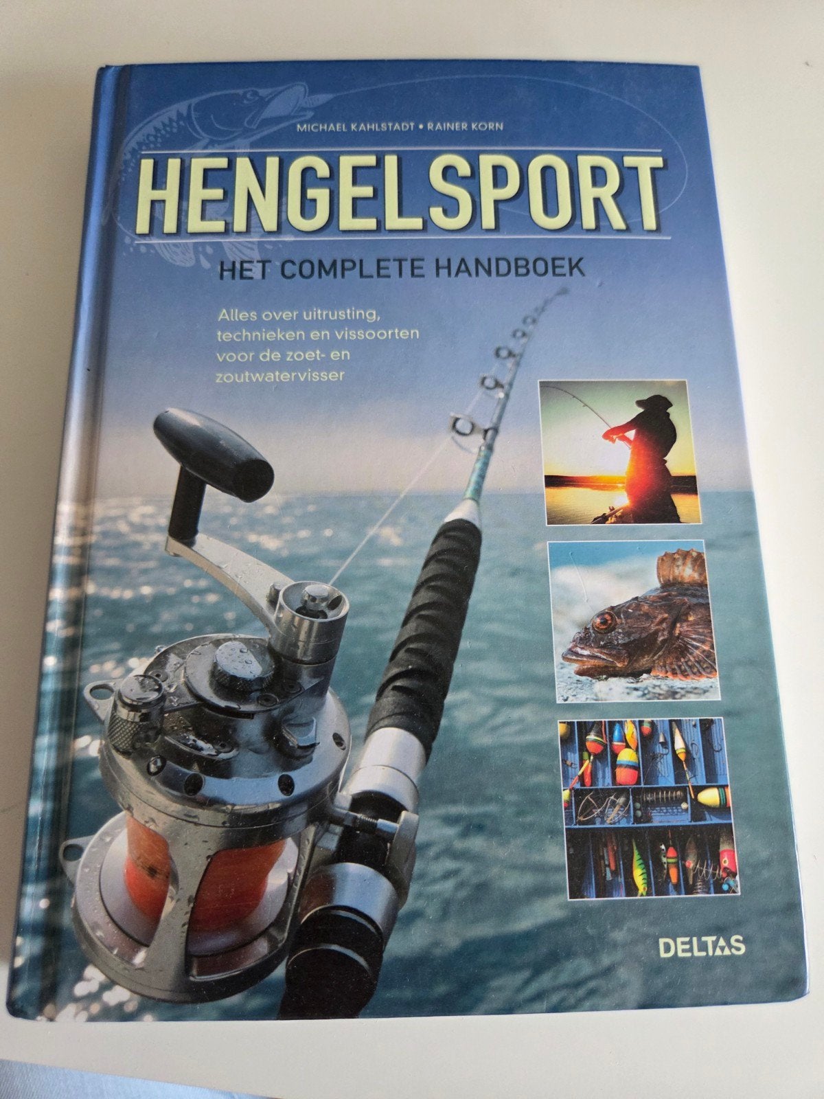 Hengelsport: Het Complete Handboek - Vissen voor beginners, Ophalen of Verzenden, Zo goed als nieuw, Boek of Tijdschrift