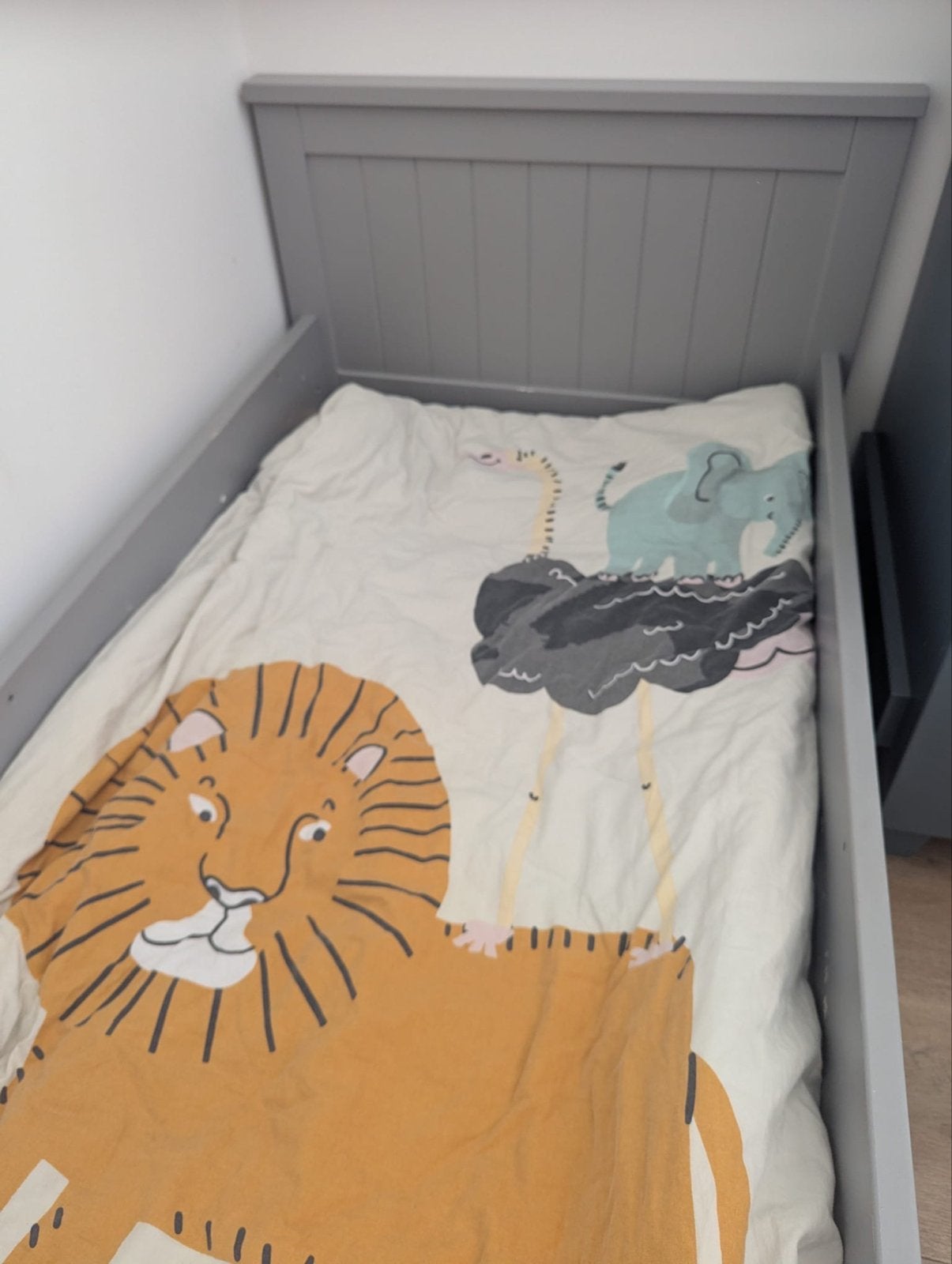Peuterbed Coming Kids - Grijs, Gebruikt, 70 tot 85 cm, Lattenbodem, 140 tot 160 cm