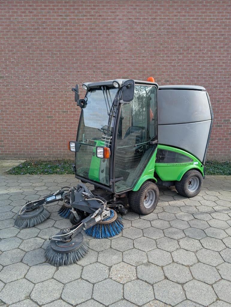 Egholm werktuigdrager veegmachine straatveger, Ophalen, Gebruikt, Egholm
