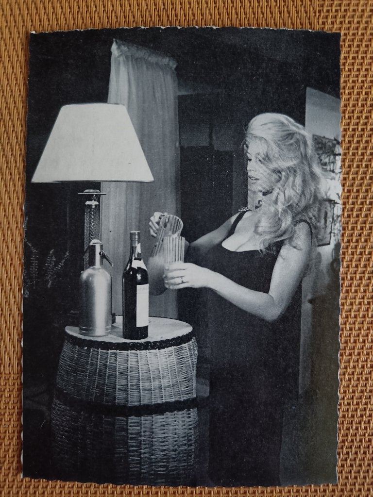 ansichtkaart BRIGITTE BARDOT B.B. BB VINTAGE 5 retro, Verzenden, 1960 tot 1980, Ongelopen, Sterren en Beroemdheden