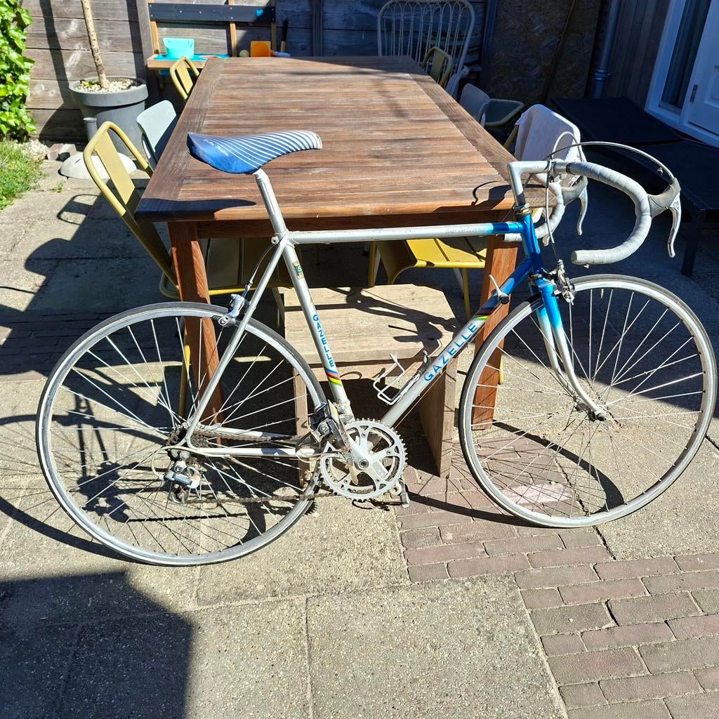Oude racefiets van Gazelle, Ophalen