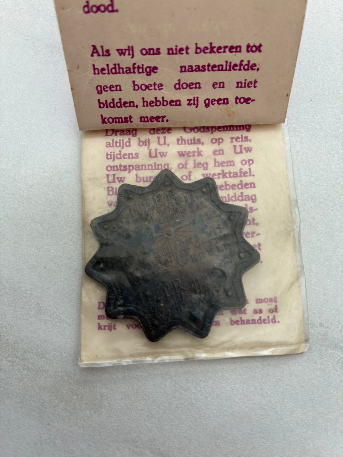 Religeuze “ Godspenning” in de orginele paarse verpakking, Verzenden