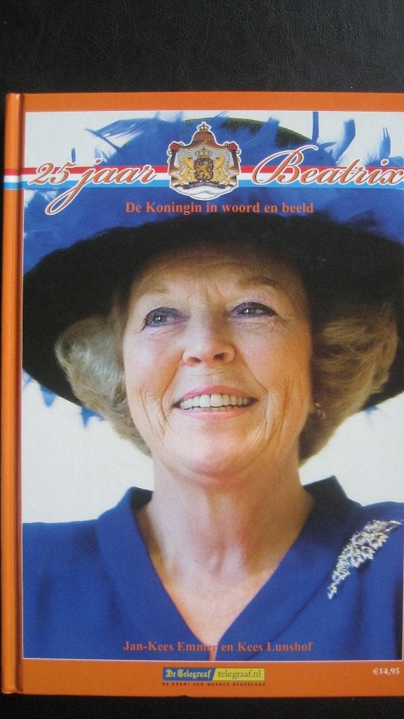 Schitterend boek Beatrix 25 jaar koningin, Verzamelen, Ophalen of Verzenden, Nieuw, Nederland, Tijdschrift of Boek