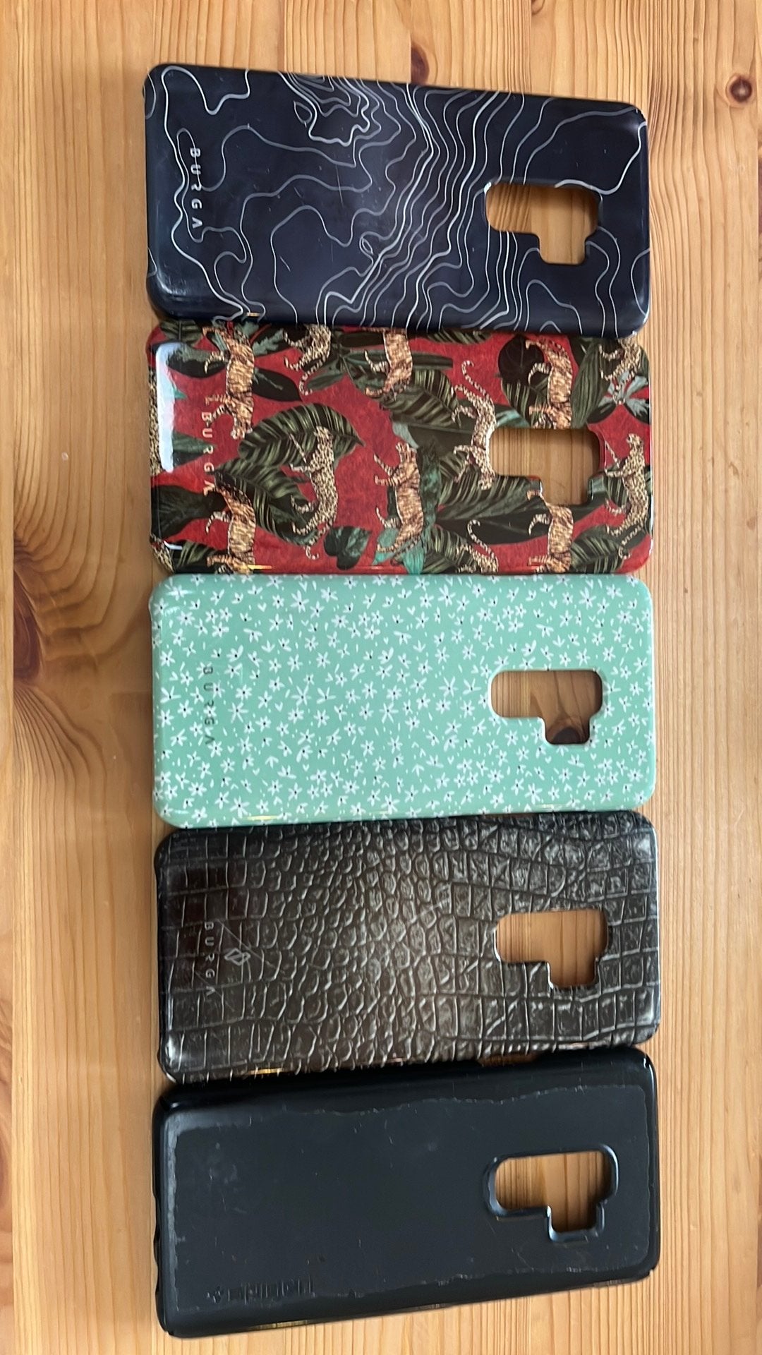 Gratis af te halen - telefoonhoesjes Burga & Spigen, Ophalen, Zo goed als nieuw