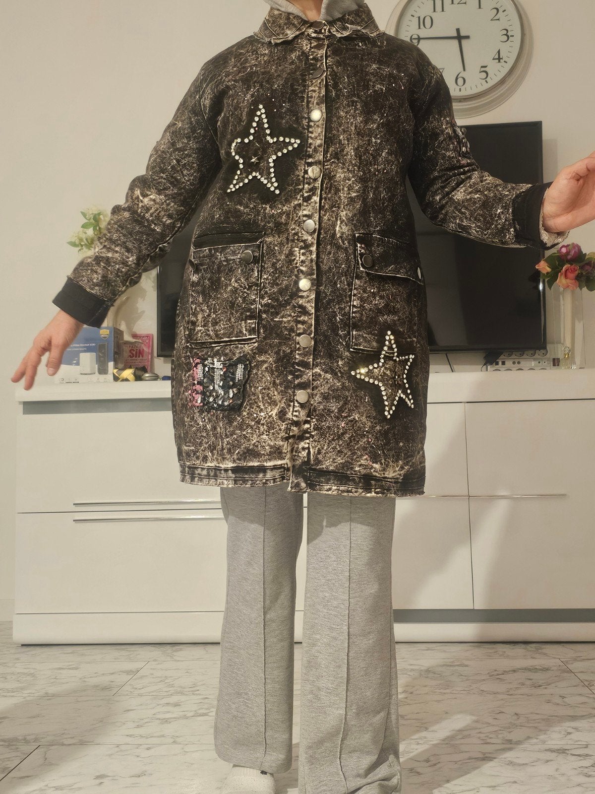 spijkerjasje met bont aan de binnenkant en geborduurde zakke, Ophalen of Verzenden, Nieuw, Maat 38/40 (M), Jasje