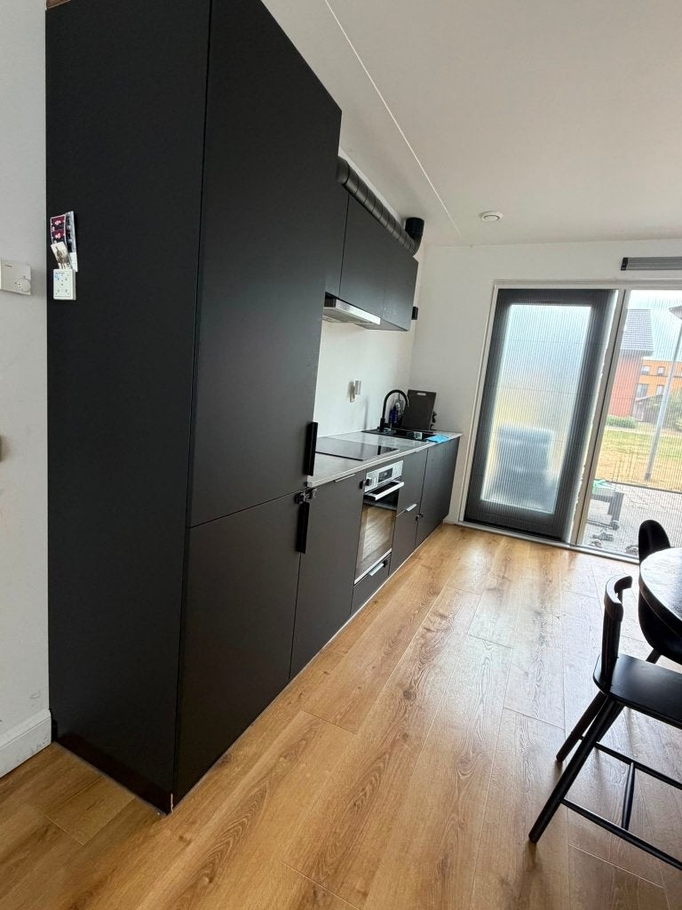 Luxe mat zwarte KVIK keuken inc Bosch apparatuurGEDEMONTEERD, Huis en Inrichting, Keuken | Complete keukens, Zwart, Enkelwandige keuken