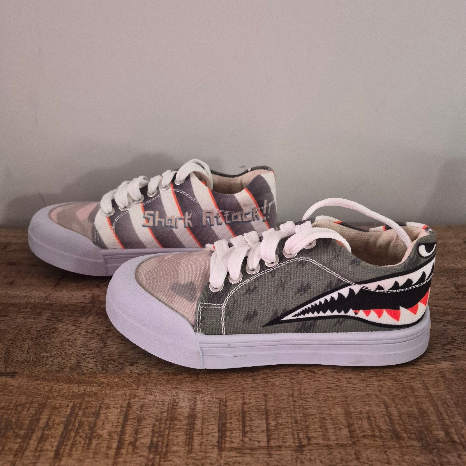 Go Bananas shark haai gympen met veters maat 31 zgan, Go Bananas, Schoenen, Ophalen of Verzenden, Zo goed als nieuw