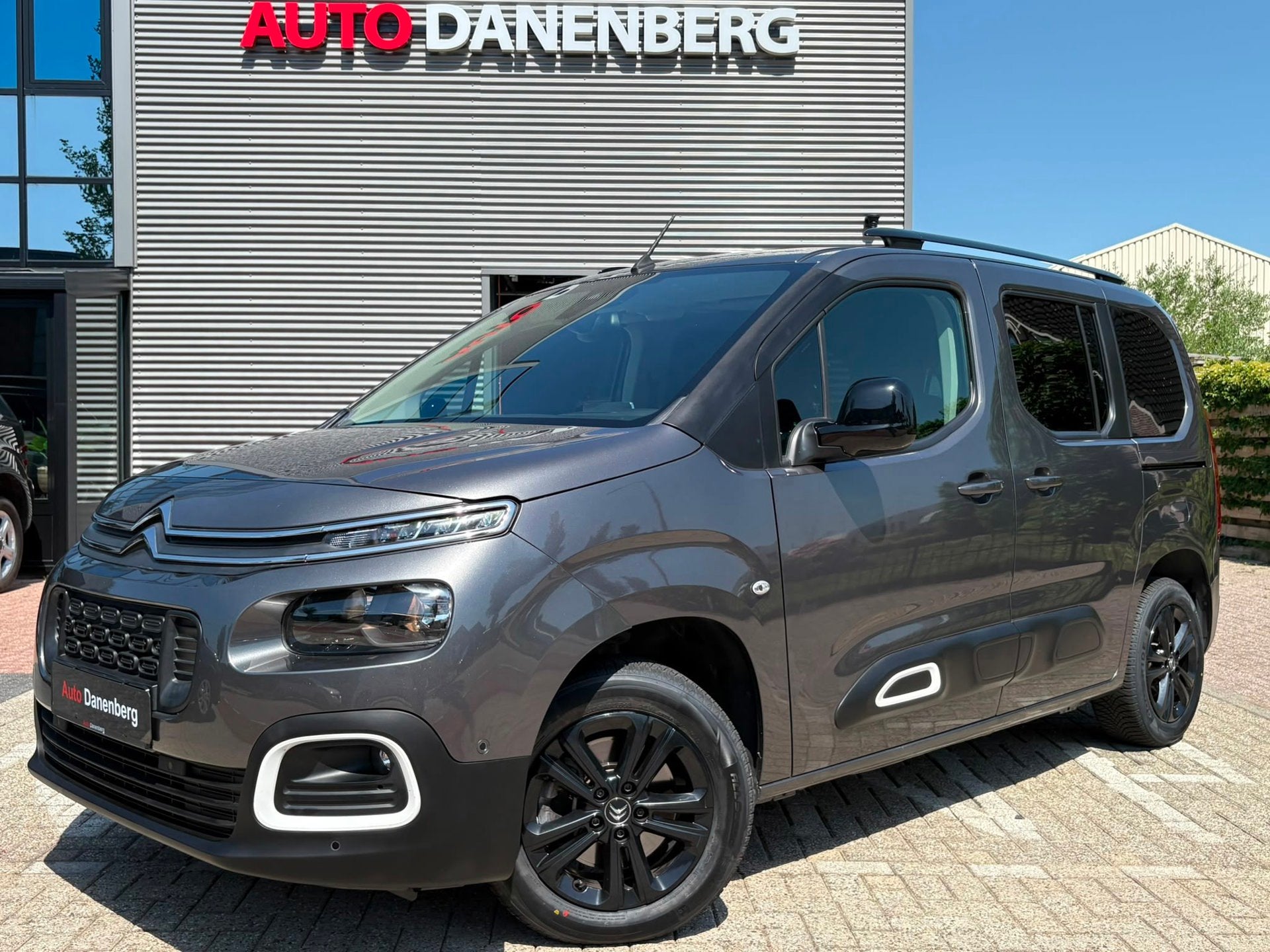 Citroen BERLINGO 1.2 PureTech Shine,Camera,Car-PlayAUTOMAAT,, Auto's, Dealer onderhouden, 1199 cc, Origineel Nederlands, Nieuw