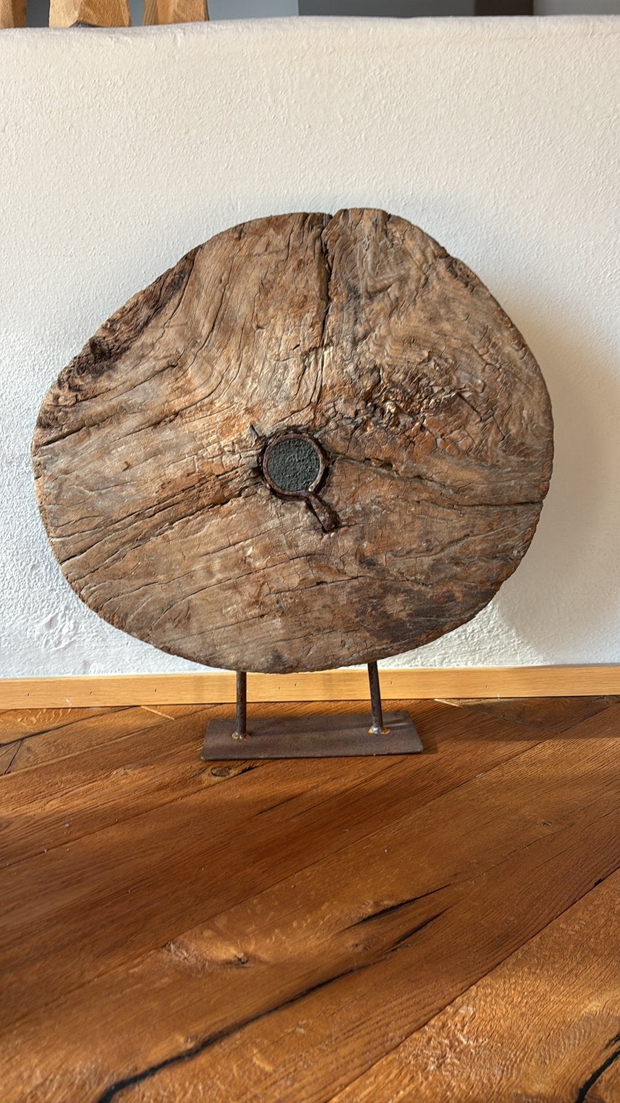 Houten ornament/ wiel op statief, Ophalen, Zo goed als nieuw