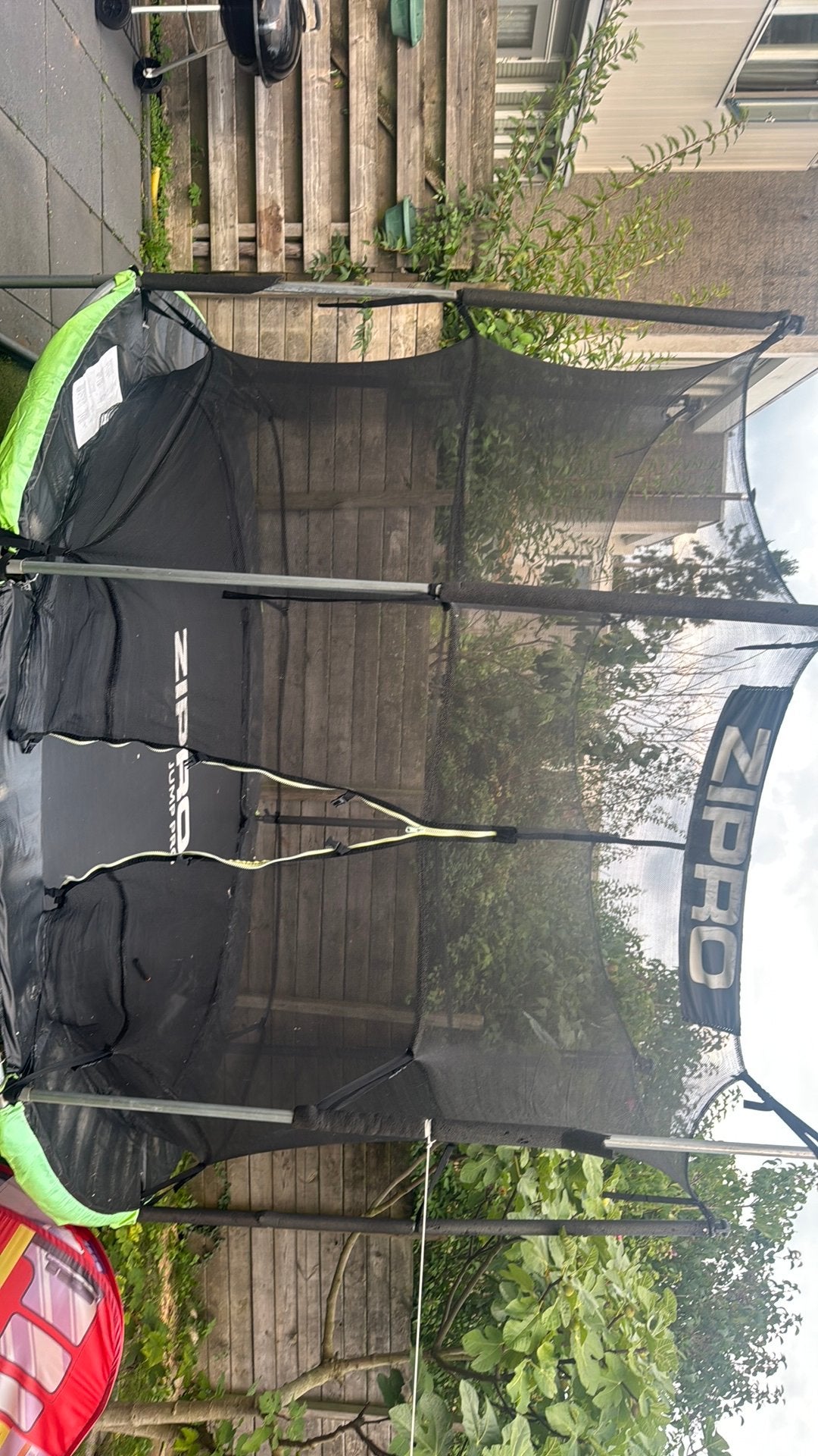 Trampoline, Ophalen, Zo goed als nieuw