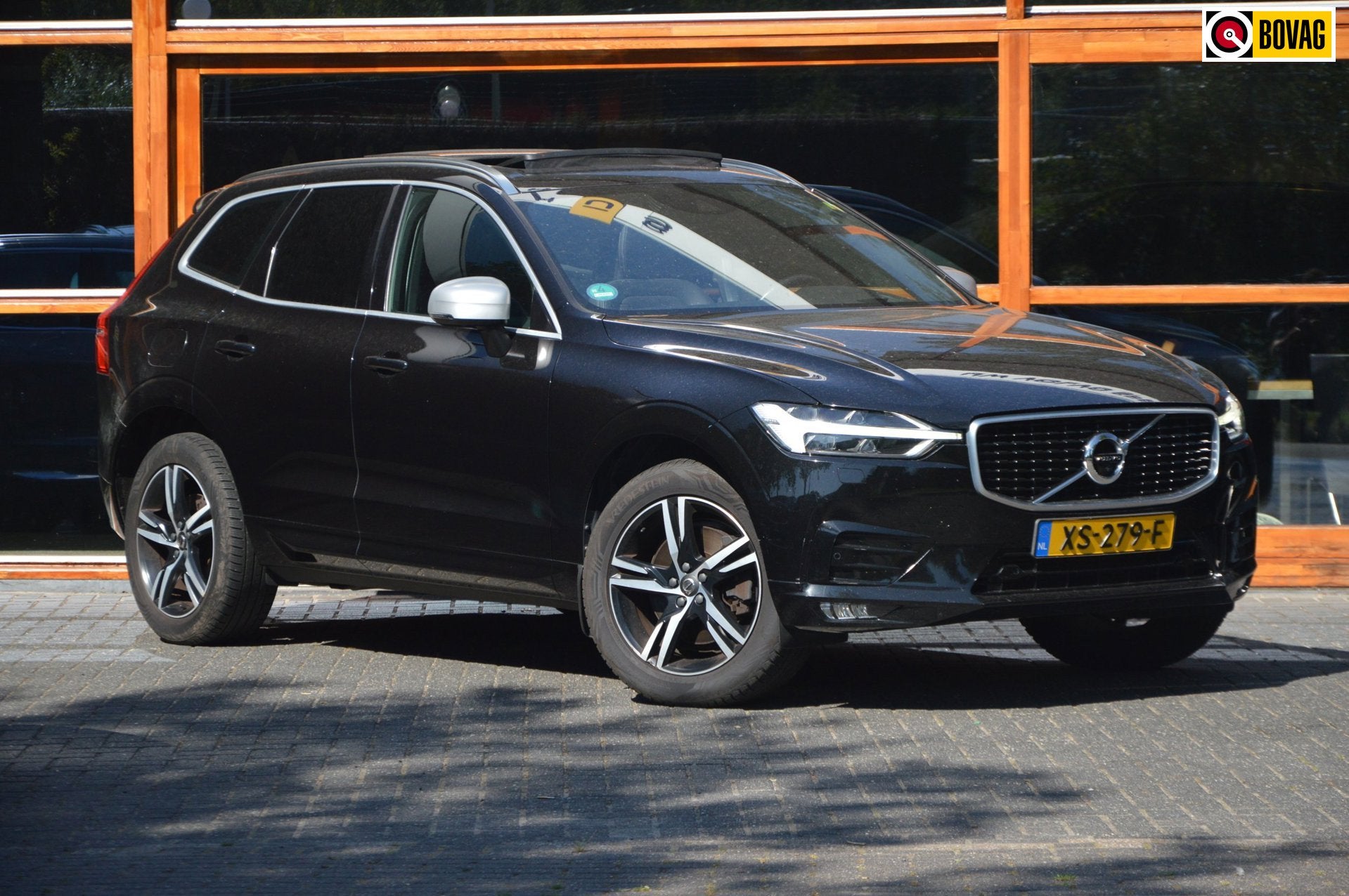 Volvo XC60 T5 R-Design | Panoramadak | Head-up | Trekhaak 23, Auto's, Gebruikt, 4 cilinders, 1969 cc, Zwart
