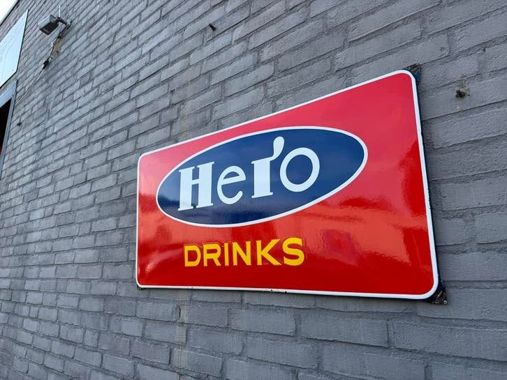 Vintage Hero Drinks Emaille Reclamebord, Ophalen, Reclamebord, Gebruikt, .