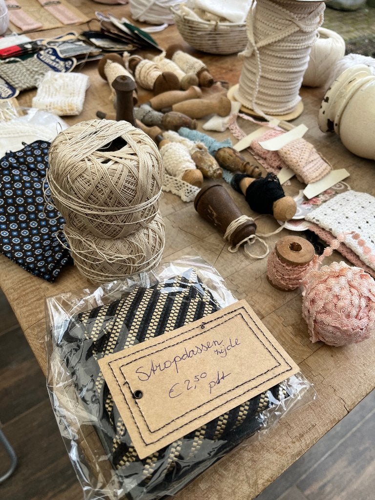 Vintage handwerk verzameling: linnen, garen, knopen en meer, Ophalen, Gebruikt, Garen of Naald(en)