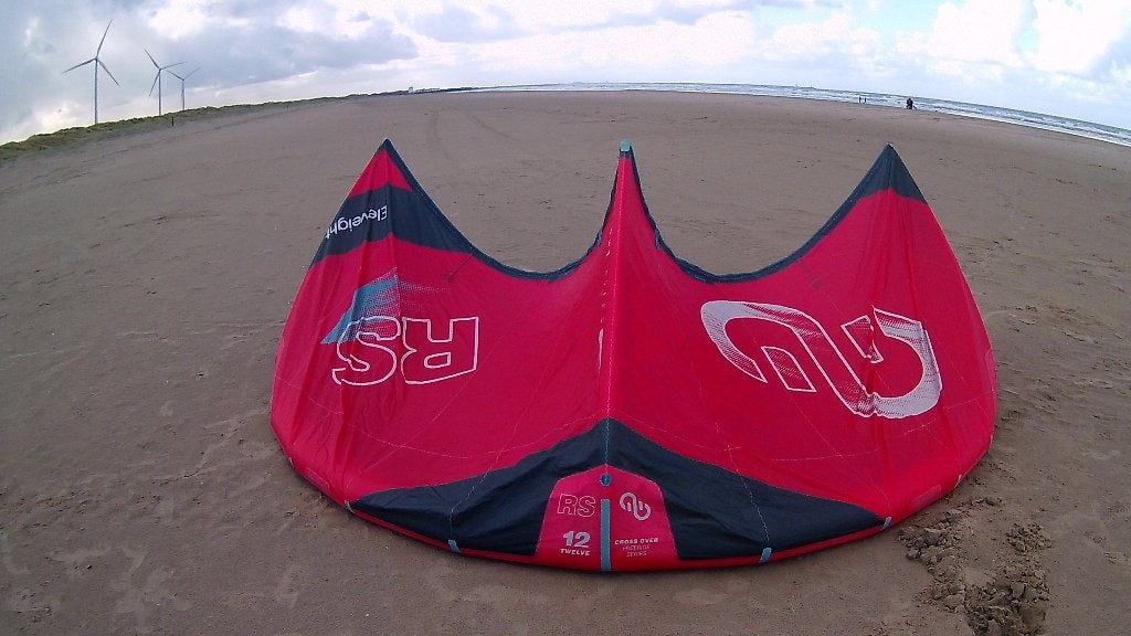 Eleveight RS 12M  V6 kite rood incl. Eleveight bar, Watersport en Boten, Geen board, Ophalen of Verzenden, Zo goed als nieuw, Kite