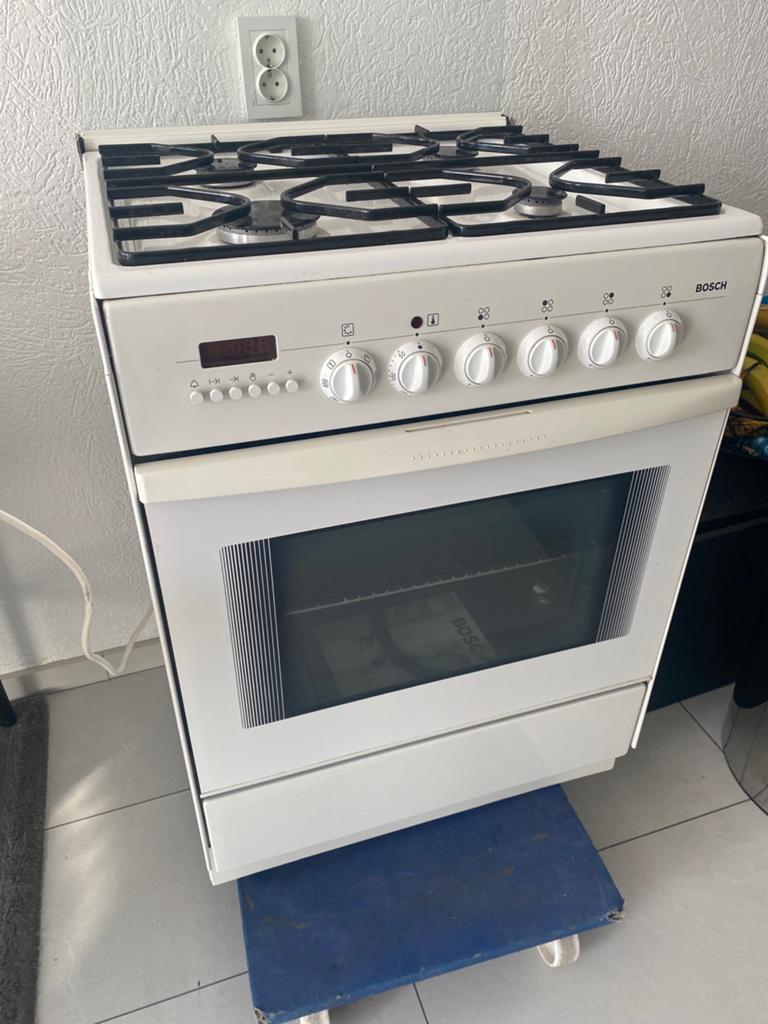 Gasfornuis bosch, Ophalen, 4 kookzones, Zo goed als nieuw, Gas