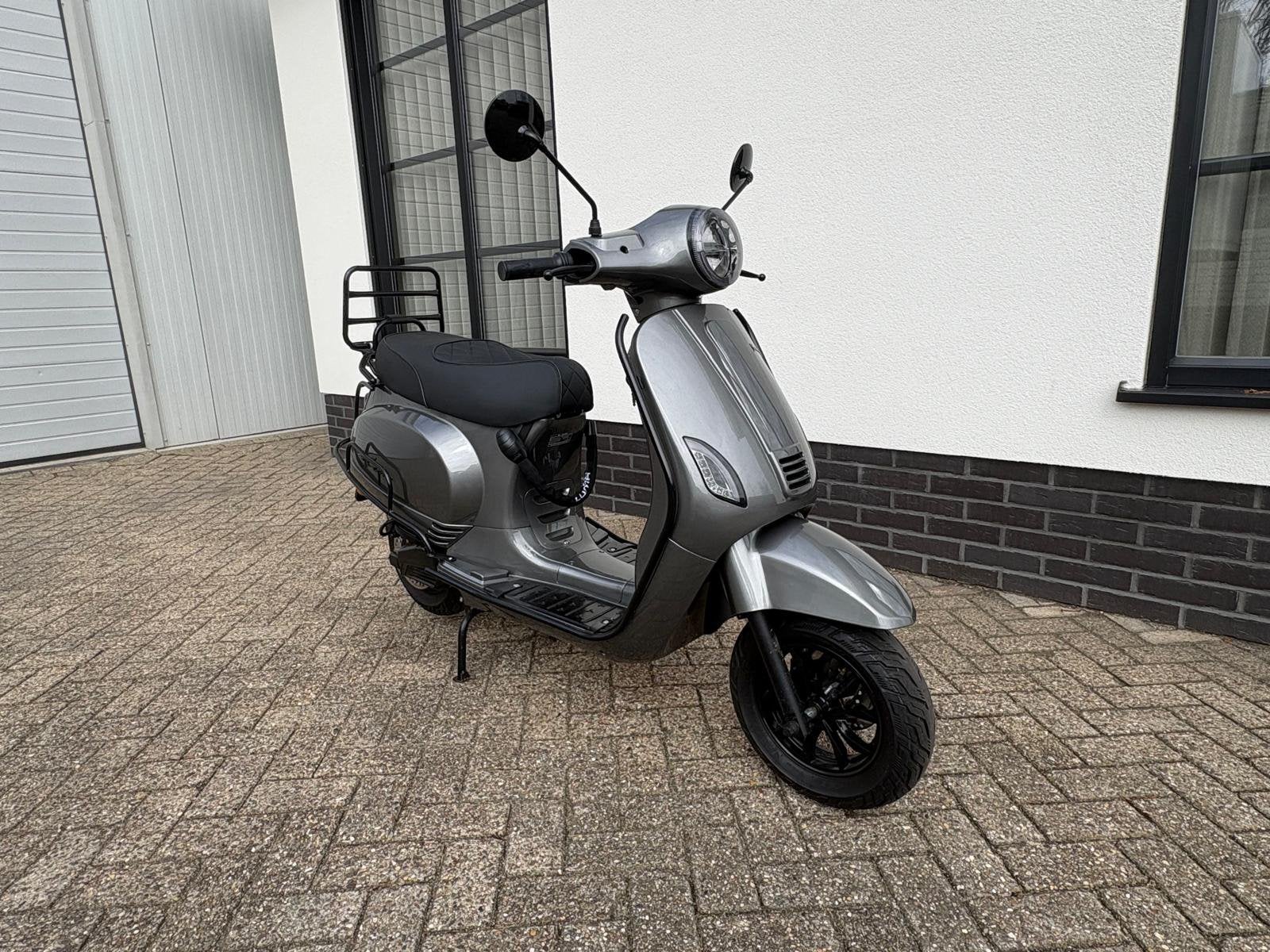 Elektrische Scooter met lage KM-stand, Ophalen, Zo goed als nieuw, Elektrisch
