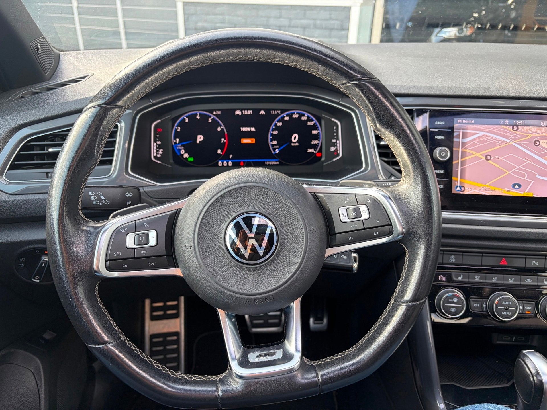 Volkswagen T-ROC 1.5 TSI 3x R-Line|Pano|Beats|ACC|Trekhaak|1, Auto's, Dealer onderhouden, Euro 6, 4 cilinders, 150 pk