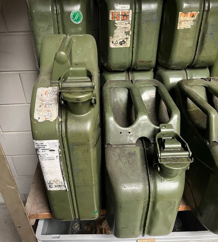 Jerrycans 10L - Olijfgroen - Gebruikt, Ophalen of Verzenden, Gebruikt