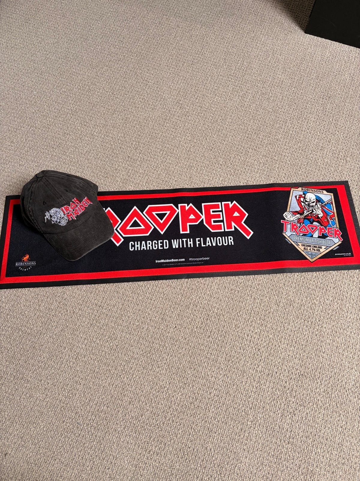 Iron Maiden pet + barmat, Ophalen, Nieuw, One size fits all, Pet