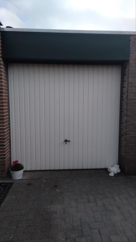 Novoferm kanteldeur garagedeur 2,25m x 2,35m, Doe-het-zelf en Verbouw, Deuren en Horren, Ophalen, Gebruikt, Garagedeur, 120 cm of meer
