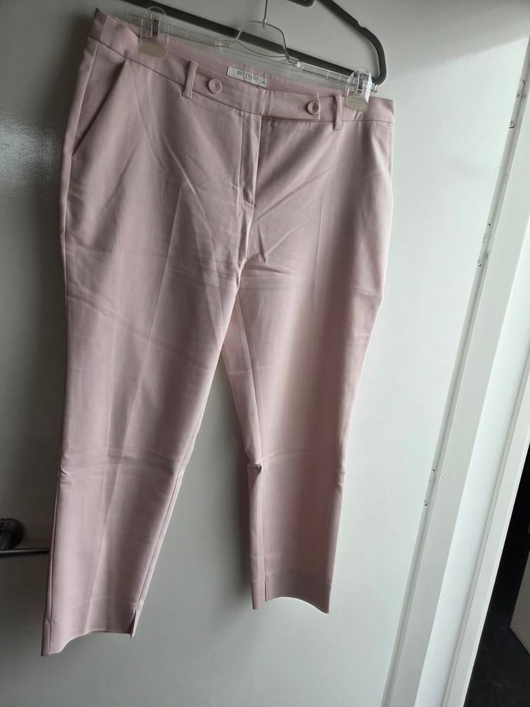 Betty & Co lichtroze stretch chinobroek mt 46, Kleding | Dames, Ophalen of Verzenden
