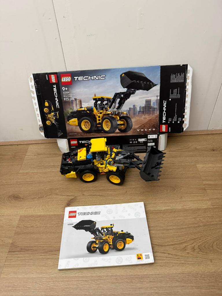 lego technic 42209 volvo l120 electric wiellader, Ophalen, Zo goed als nieuw