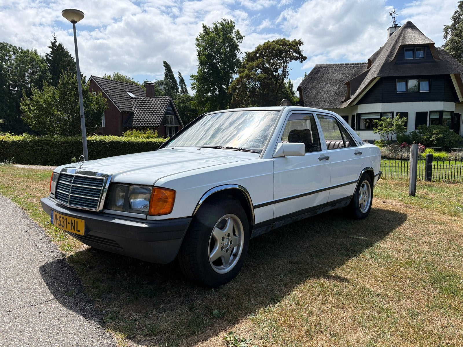 Mercedes-Benz 190 automaat ‘86 apk 08’27 wegenbelasting vrij, Voorwielaandrijving, Wit, Mercedes-Benz, Sedan