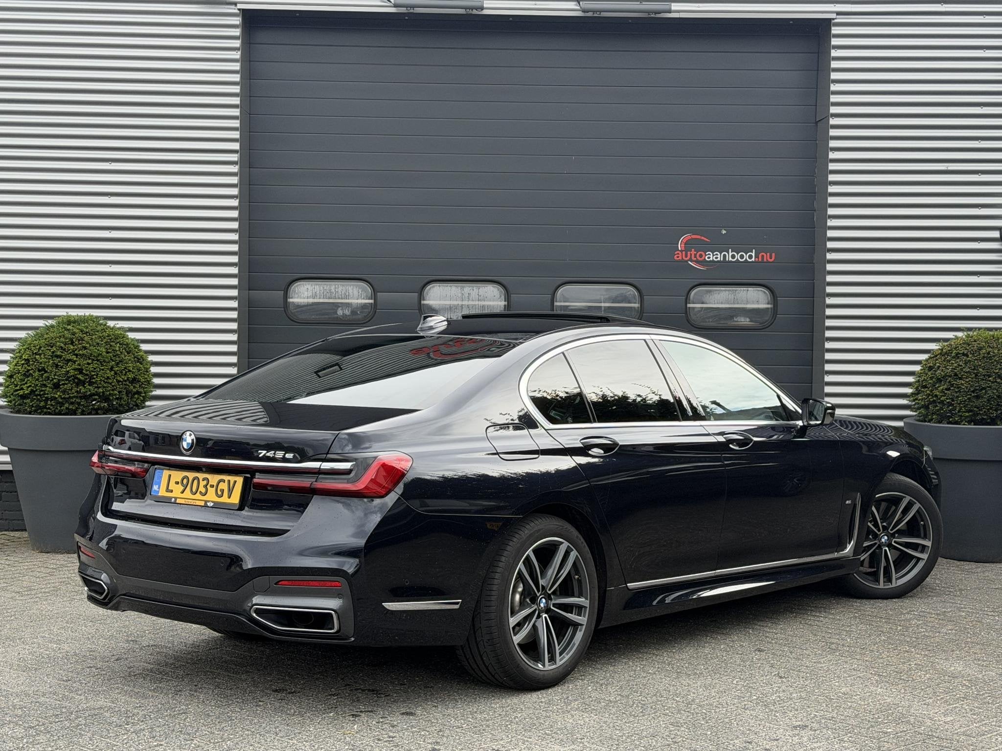 BMW 7-serie 745e High Executive M-Sport | Panoramadak | 360*, Auto's, Achterwielaandrijving, Gebruikt, 394 pk, Zwart