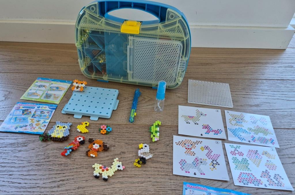 Aquabeads set en voorbeelden, Ophalen of Verzenden, Gebruikt, Knutselen