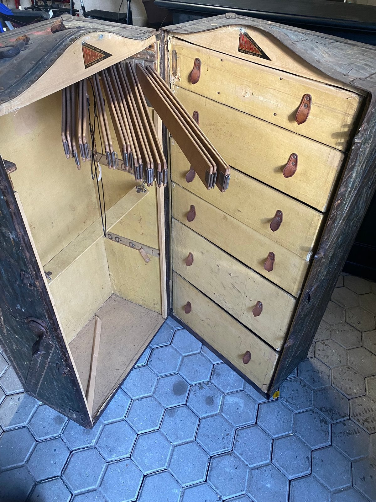 Antieke hutkoffer Innovation trunk co New York, Ophalen