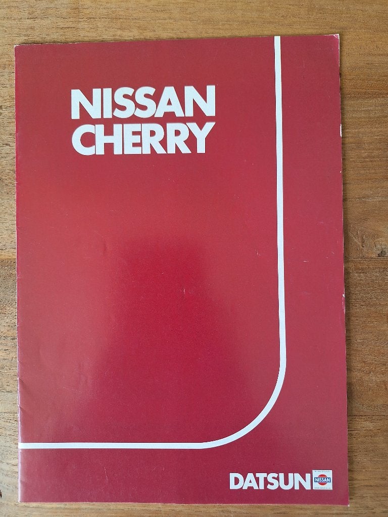 Nissan Cherry brochure uit 1985, Boeken, Ophalen of Verzenden, Gelezen, Nissan