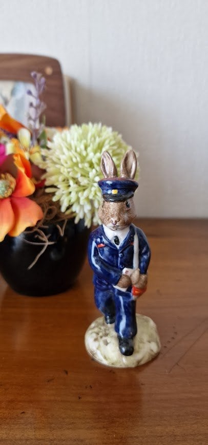 Royal Doulton Beswick Bunnykins The postman, Verzenden, Zo goed als nieuw, Dier